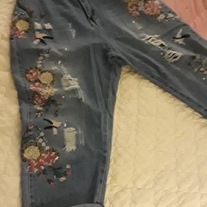 Sweet embroidered jeans